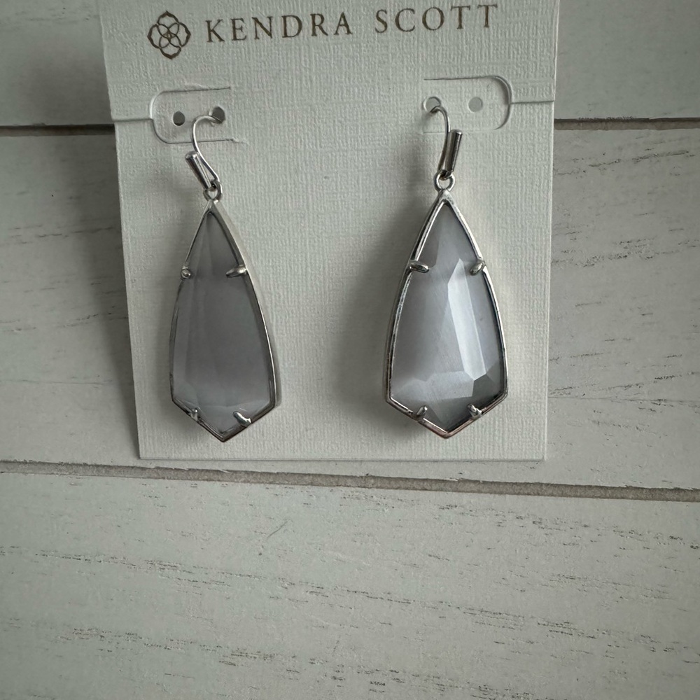 Kendra Scott Slate Cat’s Eye Earrings